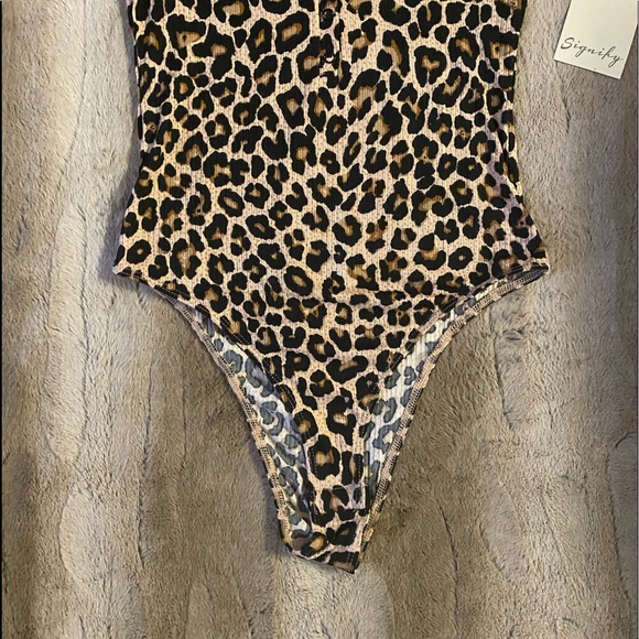 Signify - Bodysuit - Picture 9 of 9